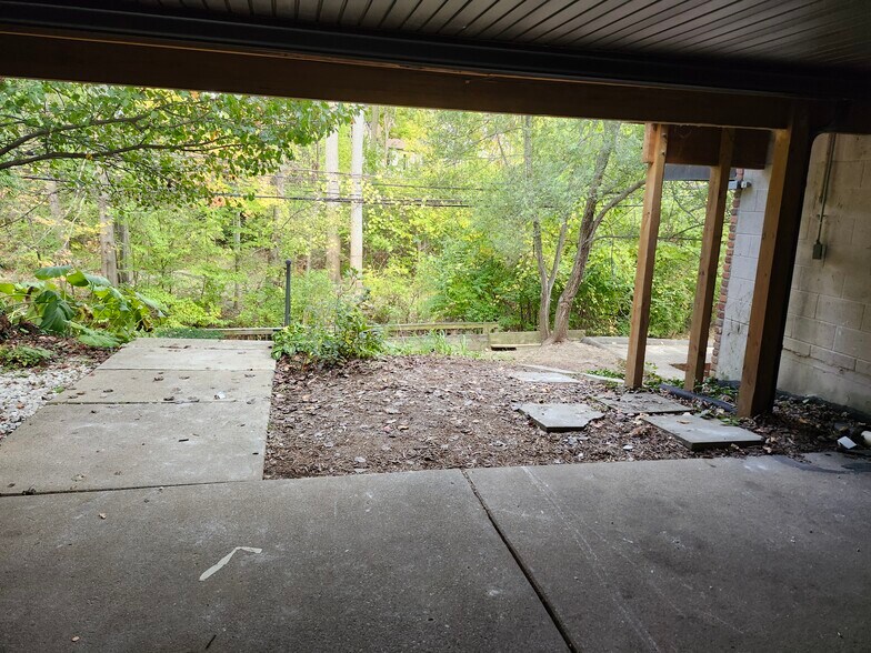 More Photos Of 730 N Old Woodward Ave, Birmingham Storefront Retail Office For Lease