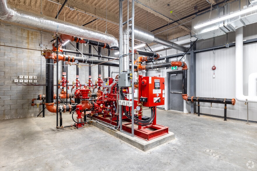 More Photos Of 1110 Rue Bousquet, Granby Warehouse For Sale