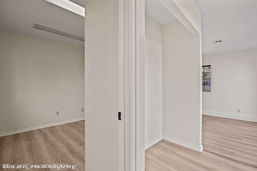 More Photos Of 320 E Old Mill Rd, Mesquite Office For Sale