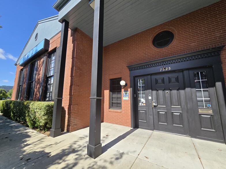 More Photos Of 7525 N Richmond Ave, Portland Religious Facility For Sale