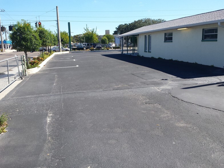 More Photos Of 1704 9th St W, Bradenton Storefront Retail Office For Lease