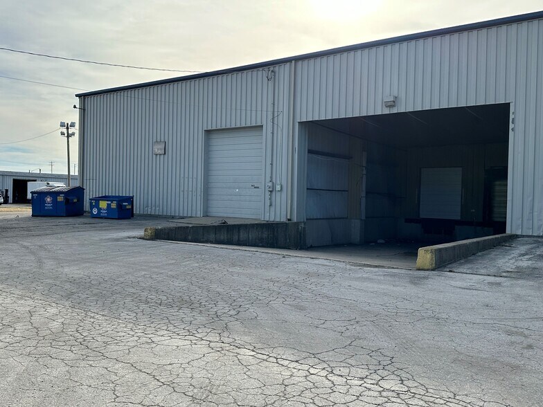 More Photos Of 7111-7113 S Anthony Blvd, Fort Wayne Warehouse For Lease