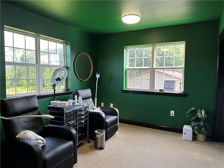 More Photos Of 196 W Moorestown Rd, Wind Gap Office Residential For Lease