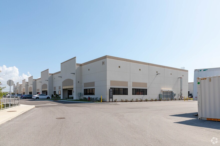 More Photos Of 4428-4450 Eagle Falls Pl, Tampa Warehouse For Lease