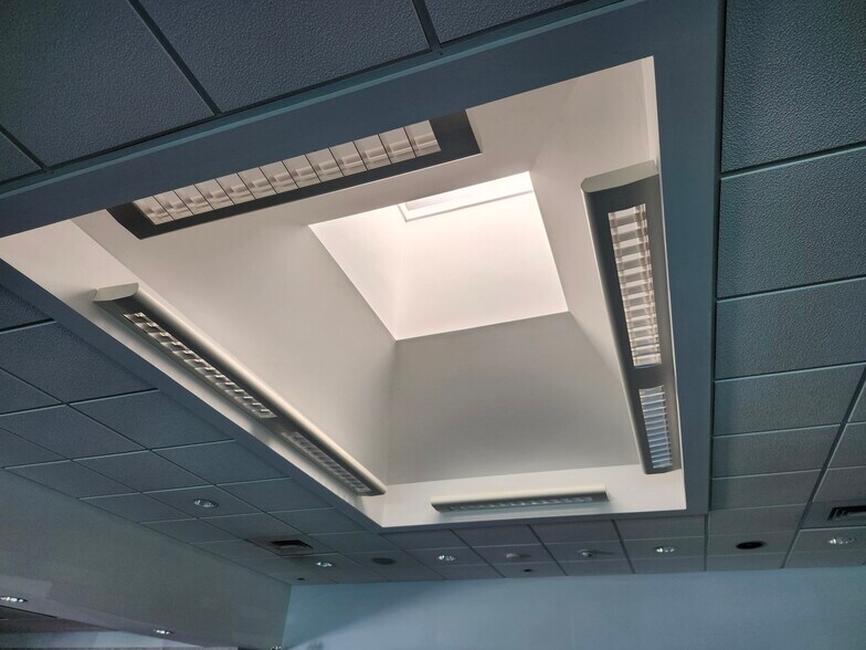 More Photos Of 1600 Sumneytown Pike, Lansdale Bank For Lease