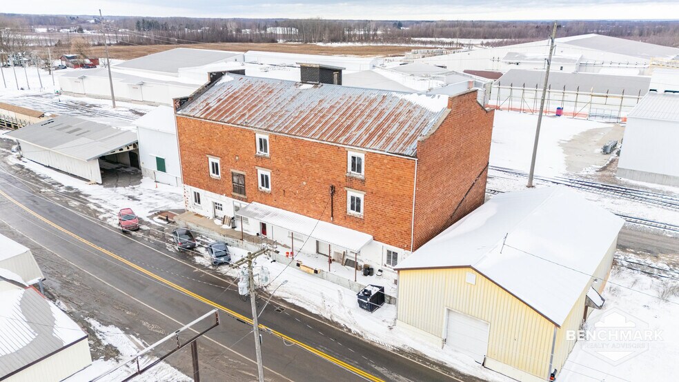 More Photos Of 4017 Railroad, Williamson Warehouse For Sale