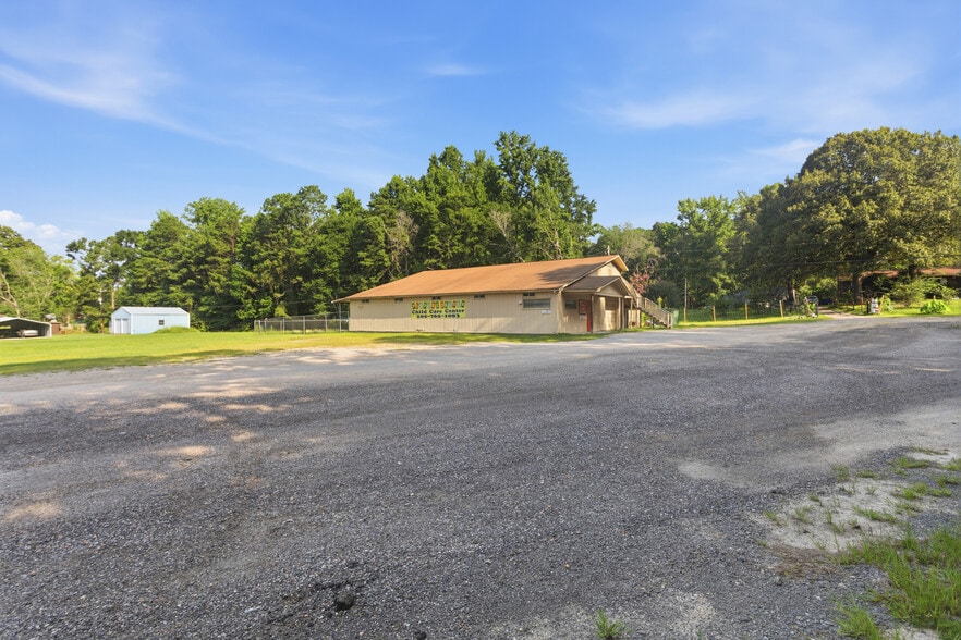 Primary Photo Of 10719 Landmark Ln, Cottondale Light Distribution For Sale