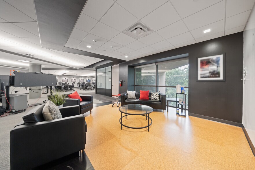 More Photos Of 7620 Guadalupe St, Austin Office For Lease