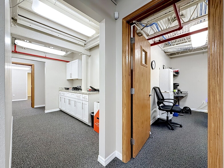 More Photos Of 4677 118th Ave N, Clearwater Manufacturing For Sale