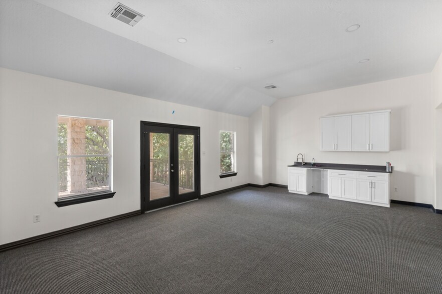 More Photos Of 8125 N Sam Houston Pky W, Houston Medical For Sale