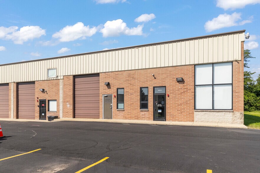 More Photos Of 25553 Wolf's Crossing Rd, Plainfield Warehouse For Lease