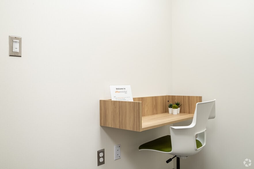 More Photos Of 801-803 W Big Beaver Rd, Troy Office For Lease