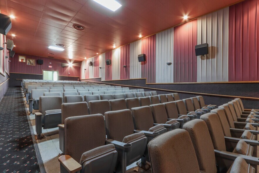 More Photos Of 1601 6th Ave, Stevens Point Freestanding For Lease