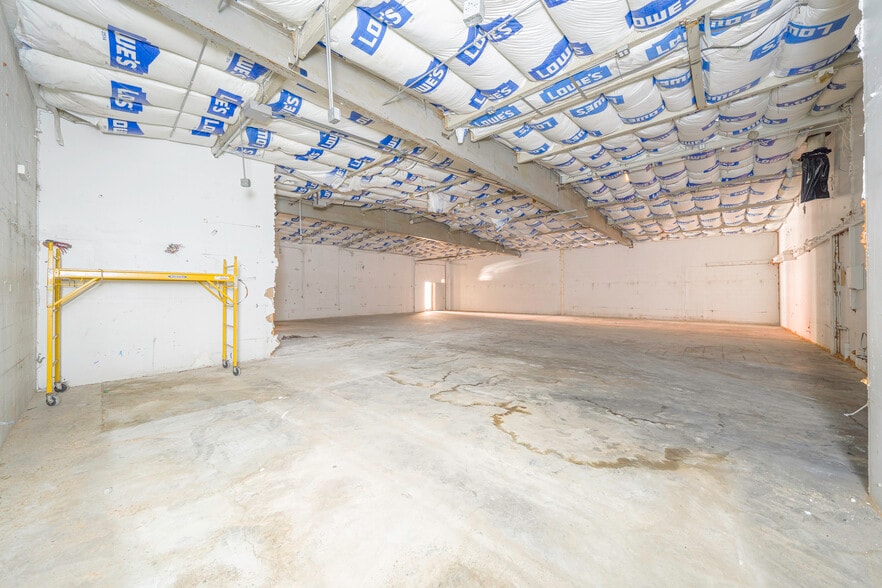 More Photos Of 6943 Eton Ave, Canoga Park Manufacturing For Lease