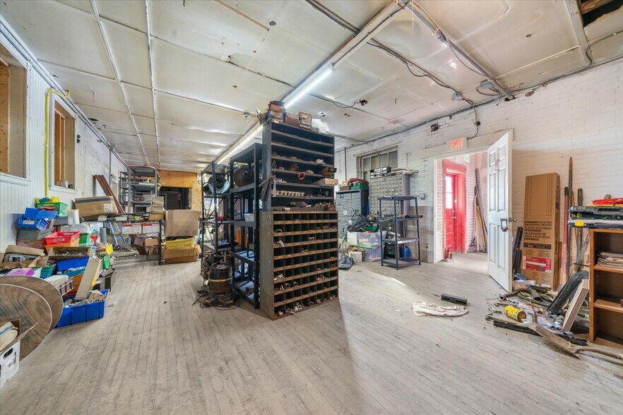 More Photos Of 102 S Richmond St, Fleetwood Warehouse For Sale