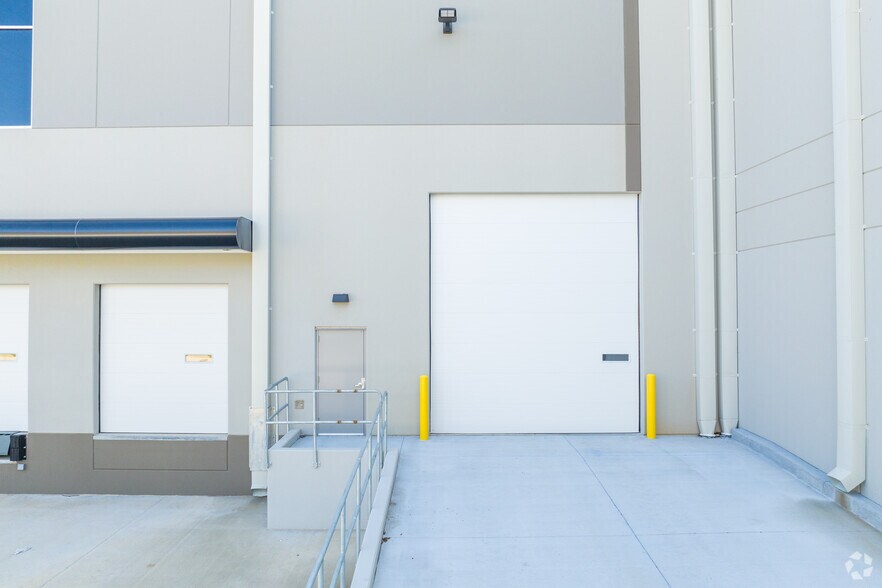 More Photos Of 151 Logistics Pky NE, White Distribution For Lease