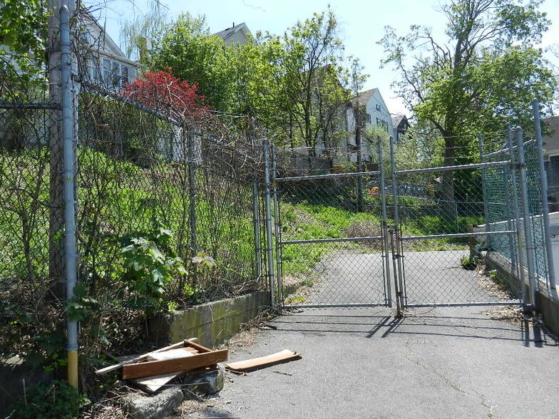 More Photos Of 835 N Main St, Fall River General Retail For Sale