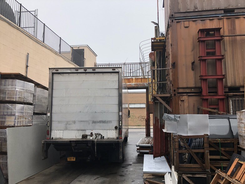 More Photos Of 582 Johnson Ave, Brooklyn Contractor Storage Yard For Lease