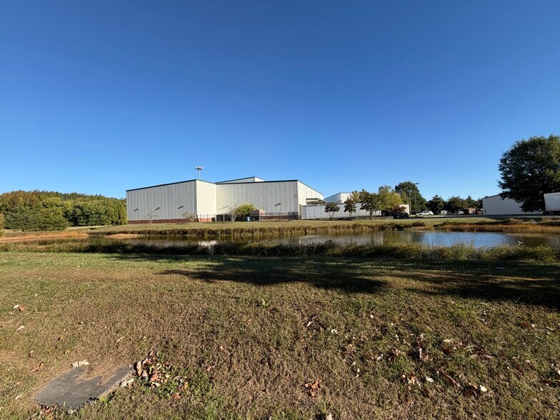 More Photos Of 110 Galaxy Dr, Dover Light Manufacturing For Lease