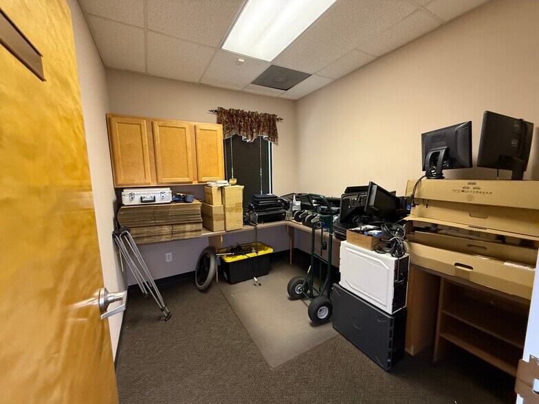 More Photos Of 99 Grove Park Ln, Woodstock Loft Creative Space For Sale