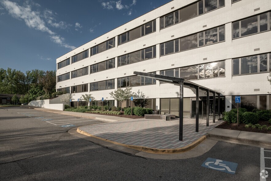 More Photos Of 3299 Woodburn Rd, Annandale Medical For Lease