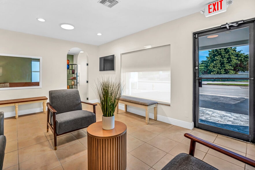 More Photos Of 481 E Commercial Blvd, Oakland Park Freestanding For Sale