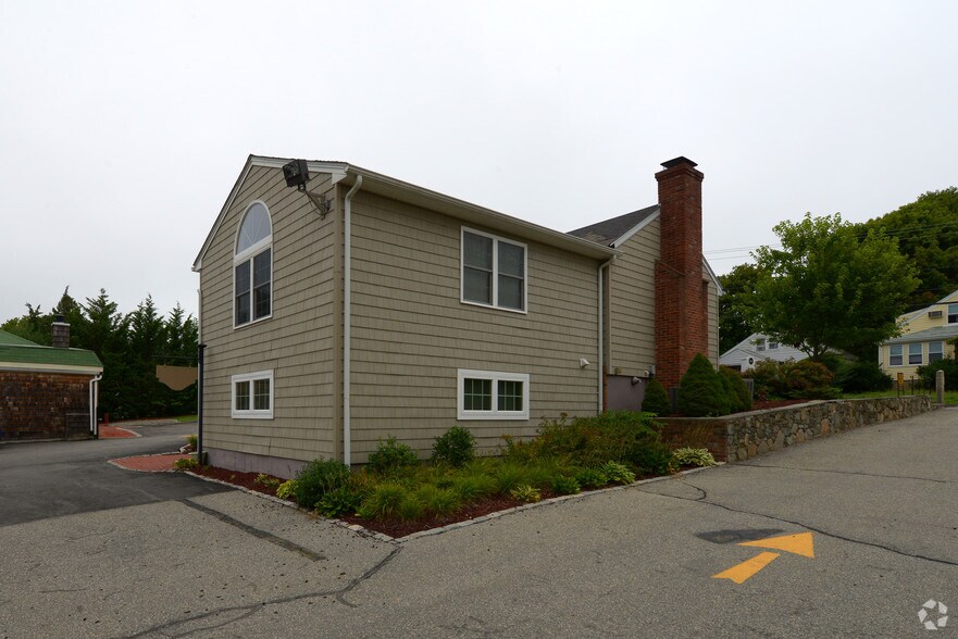 More Photos Of 464 Maple Ave, Barrington Office Residential For Lease