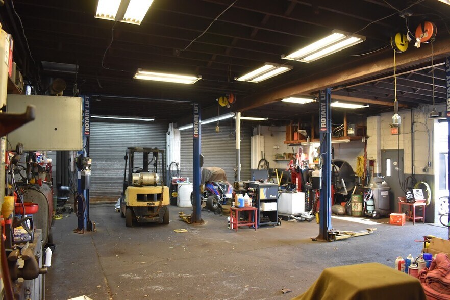 More Photos Of 2430 Old Welsh Rd, Willow Grove Auto Repair For Sale