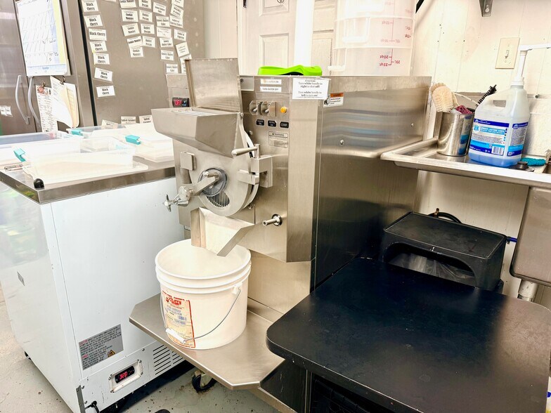 More Photos Of 219 MO-21, Caledonia General Retail For Sale