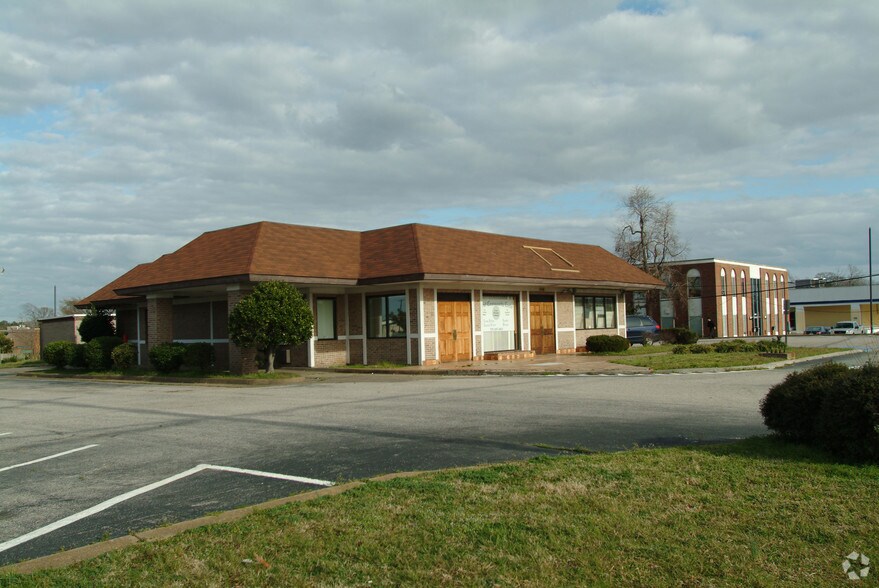 More Photos Of 6034 Jefferson Ave, Newport News Freestanding For Sale