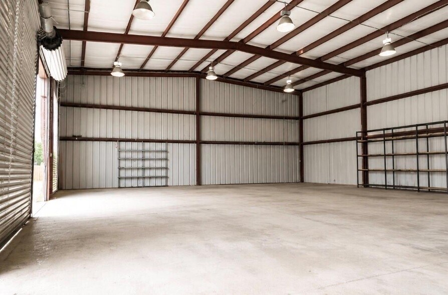 More Photos Of 3919 Harrisburg Blvd, Houston Flex For Lease