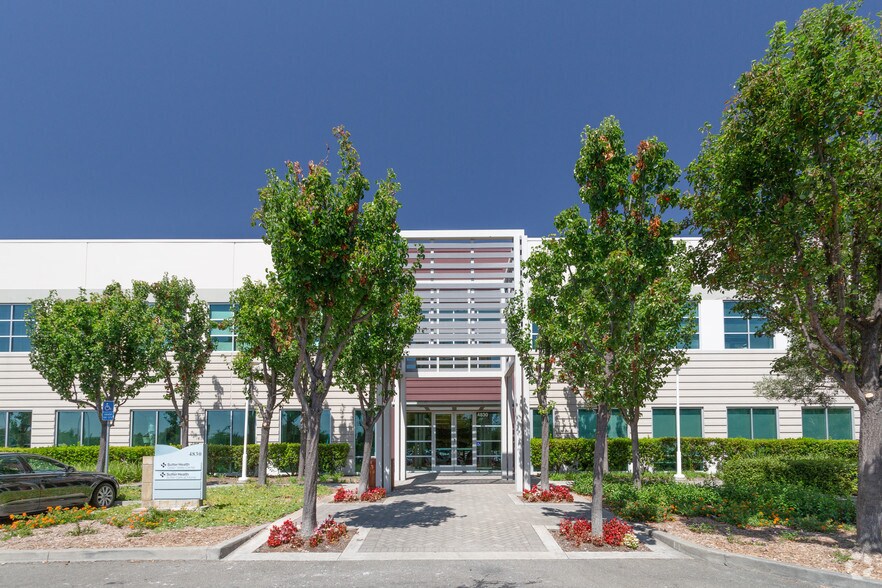 Primary Photo Of 4830 Business Center Dr, Fairfield Office For Lease