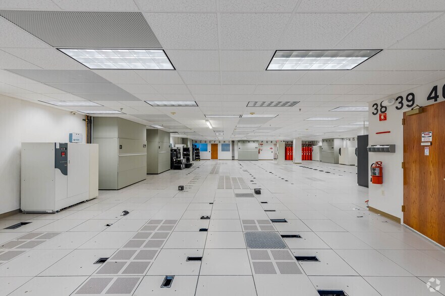 More Photos Of 120-140 E Kensinger Dr, Cranberry Township Office For Sale