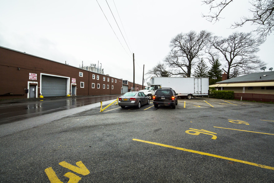 Primary Photo Of 11060 Dunkirk St, Jamaica Warehouse For Lease