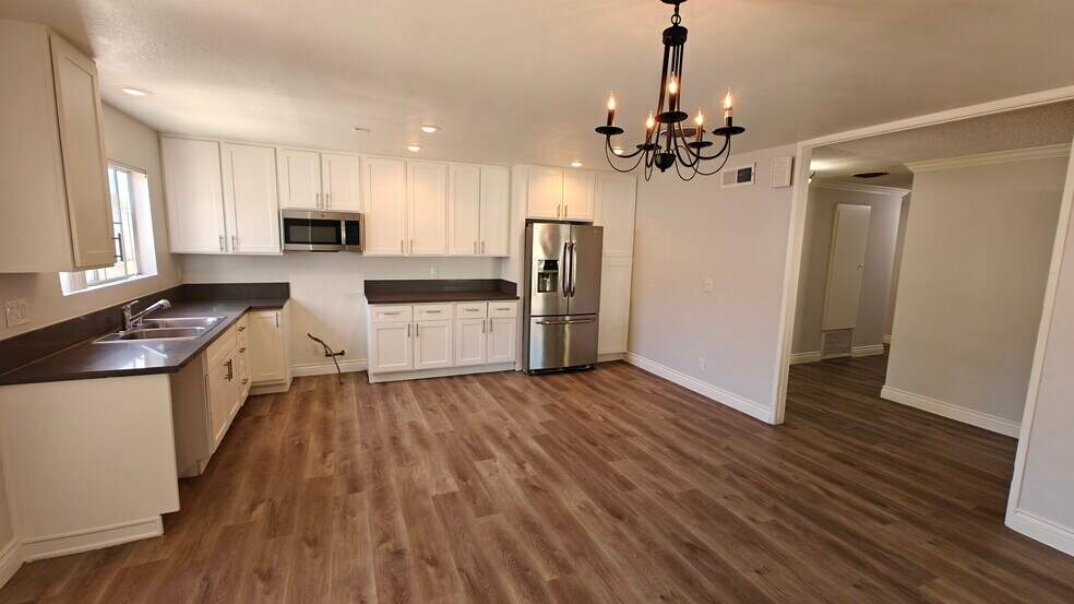 More Photos Of 13766 Paddock St, Sylmar Assisted Living For Lease