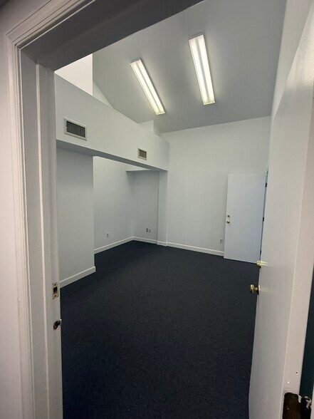 More Photos Of 8573 Sudley Rd, Manassas Office For Sale