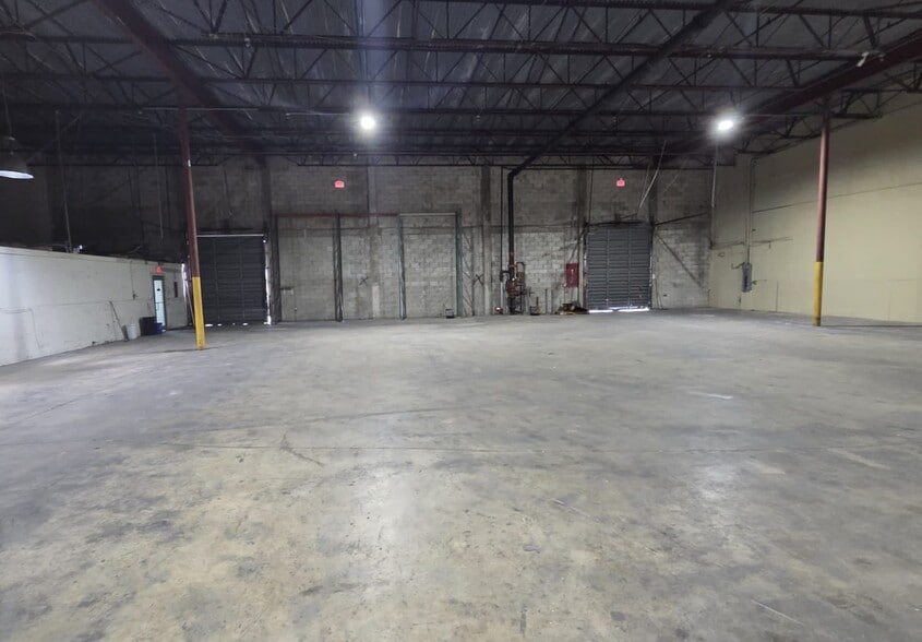 More Photos Of 3051-3061 NW 75th Ave, Miami Warehouse For Lease
