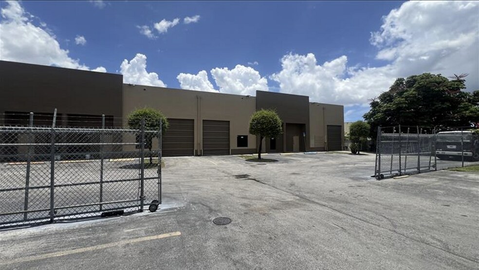 More Photos Of 12913 W Okeechobee Rd, Hialeah Warehouse For Sale