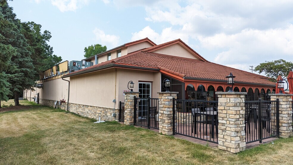 More Photos Of 4360 Kent Rd, Stow Restaurant For Lease