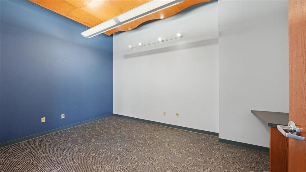 More Photos Of 102 Walnut St, Winona Office Residential For Sale