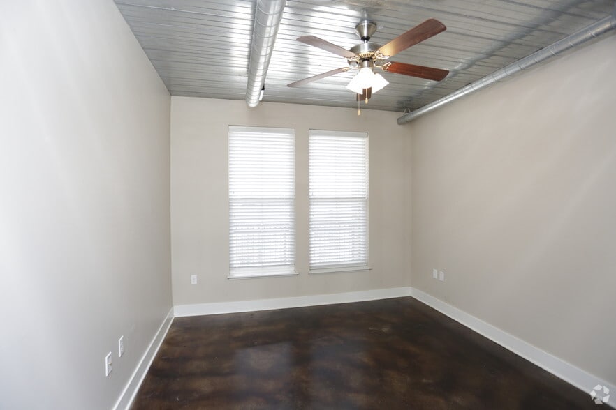 More Photos Of 901 New Hampshire St, Lawrence Apartments For Lease