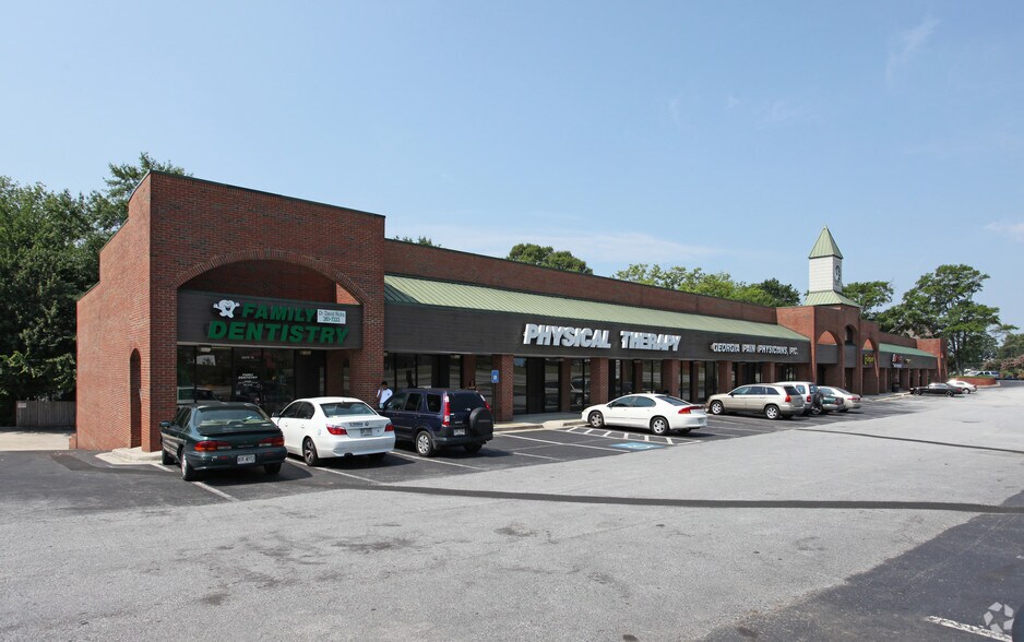 More Photos Of 526 Forest Pky, Forest Park Unknown For Lease