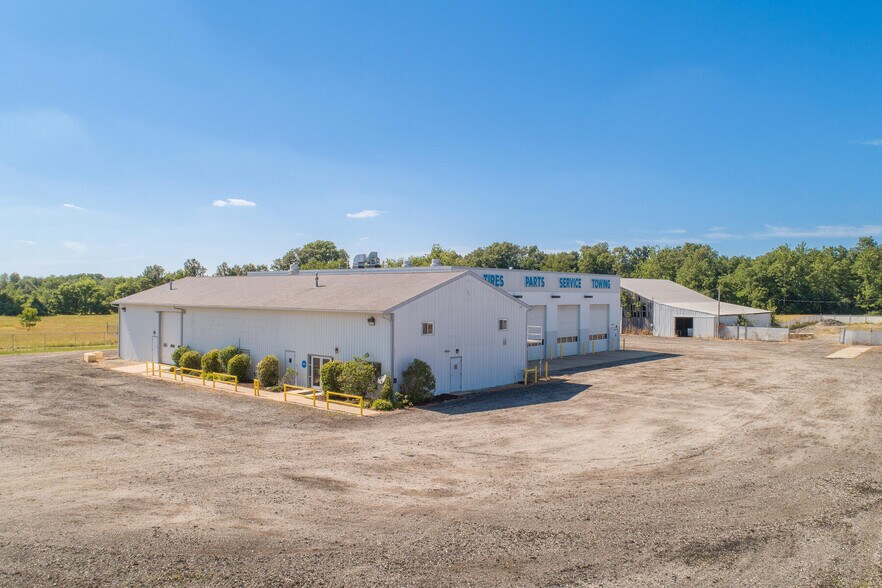 More Photos Of 1116 W County Road 450 N, Brazil Truck Terminal For Lease