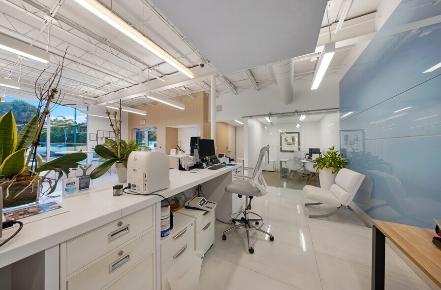 More Photos Of 4713-4725 SW 8th St, Miami Storefront For Lease