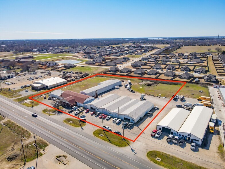 More Photos Of 926 US-377, Pilot Point Warehouse For Sale