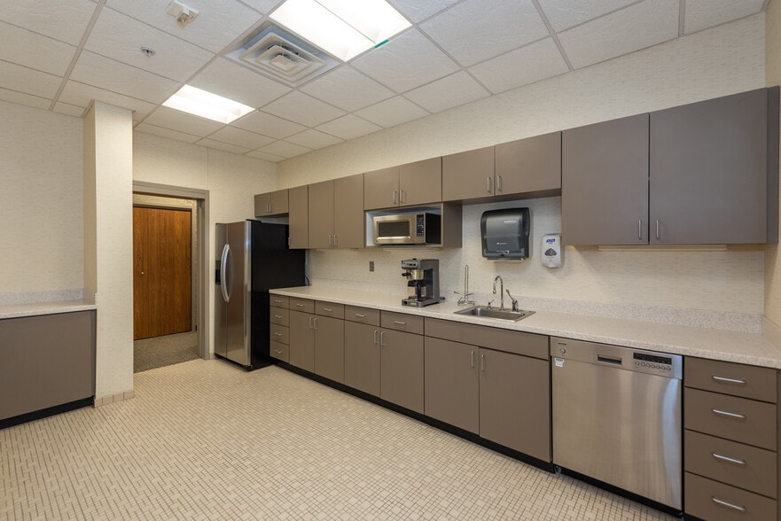 More Photos Of 1500 State Farm Blvd, Charlottesville Office For Lease