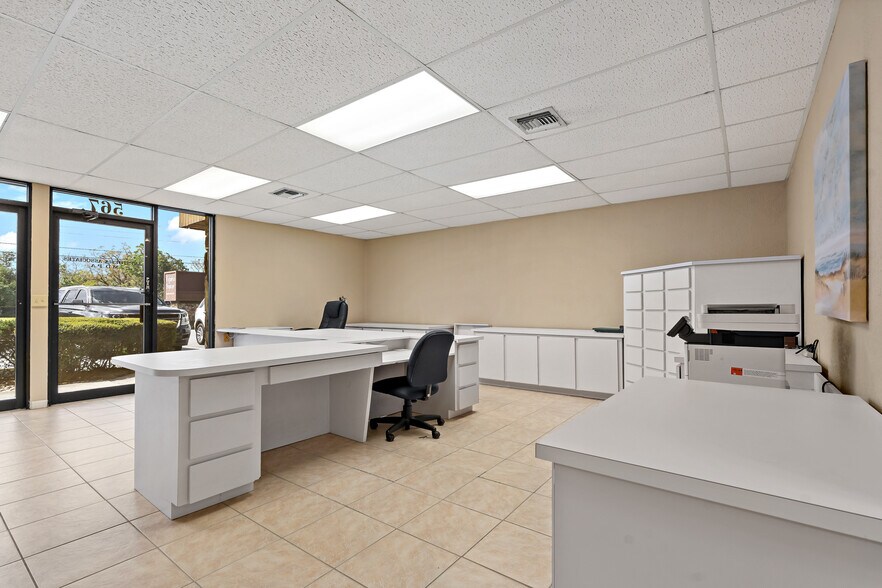More Photos Of 567 Avenue K SE, Winter Haven Office For Sale