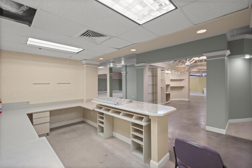 More Photos Of 1211 SW 17th St, Ocala Freestanding For Lease