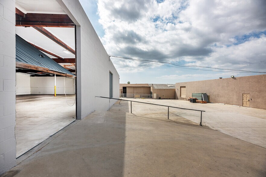 More Photos Of 1550 E Burnett St, Signal Hill Warehouse For Lease