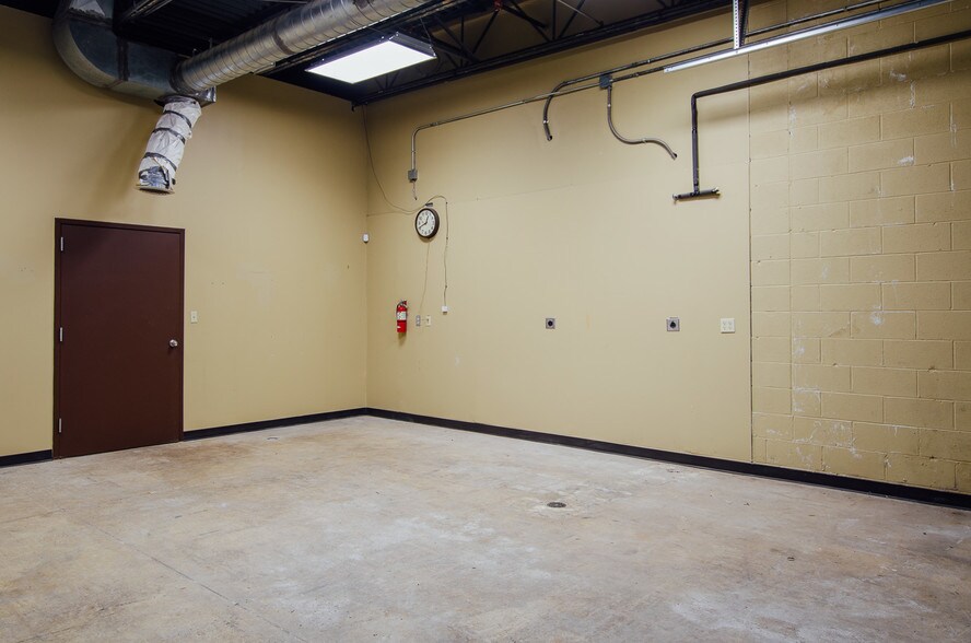 More Photos Of 33-49 Briggs Dr, Ontario General Retail For Lease